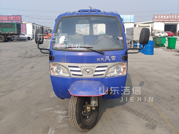 機(jī)動(dòng)三輪勾臂垃圾車產(chǎn)品特點(diǎn)