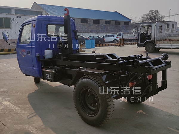 機(jī)動(dòng)三輪勾臂垃圾車產(chǎn)品特點(diǎn)