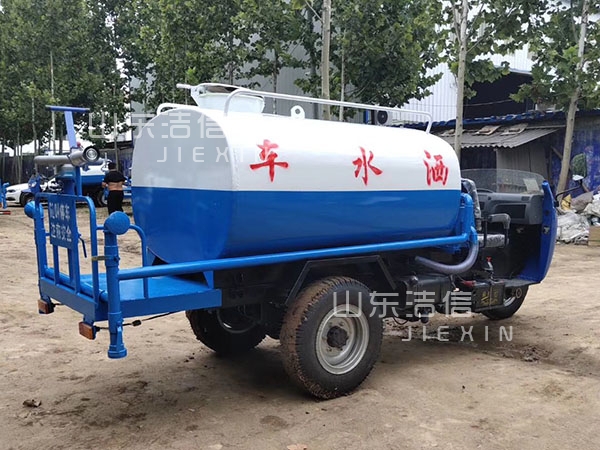機動三輪灑水車罐體容積