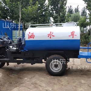 機動三輪灑水車