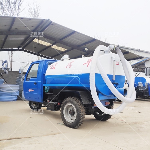 機(jī)動(dòng)三輪抽糞車