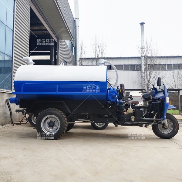 機(jī)動(dòng)三輪抽糞車