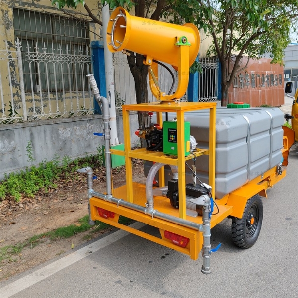 電動三輪塑料水箱灑水車
