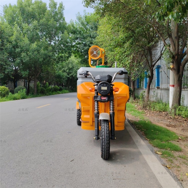 電動三輪塑料水箱灑水車